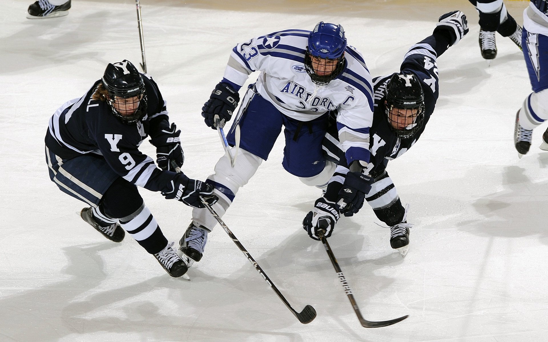 英超官方宣布将举办更多公益活动,强化企业社会责任,英超球队赞助商一览