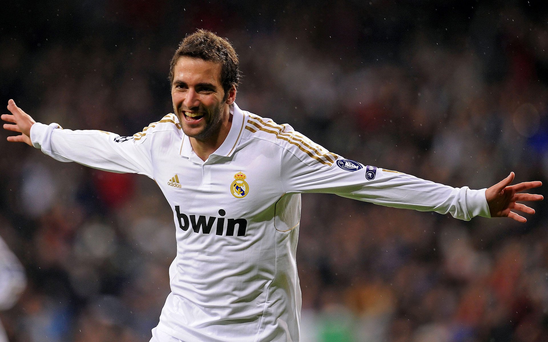 英国球员签约东亚俱乐部，融入新文化打球，亚洲英国队